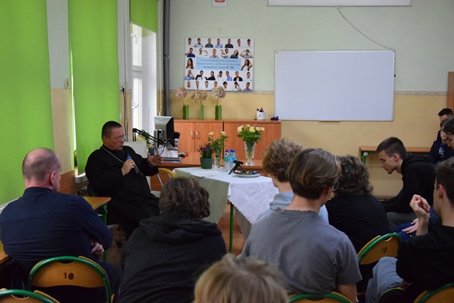 Ksiądz Arcybiskup Grzegorz Ryś na spotkaniu z młodzieżą ZSP w Łodzi