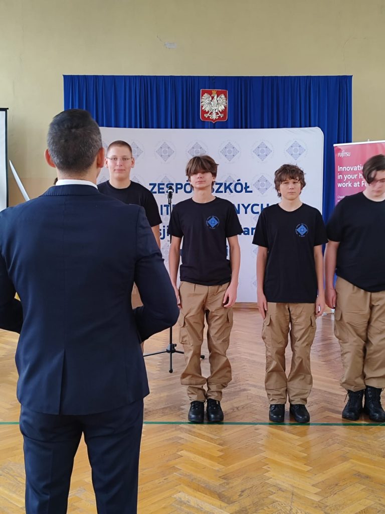 Uczniowie ZSP pasowani przez dyrektora szkoły