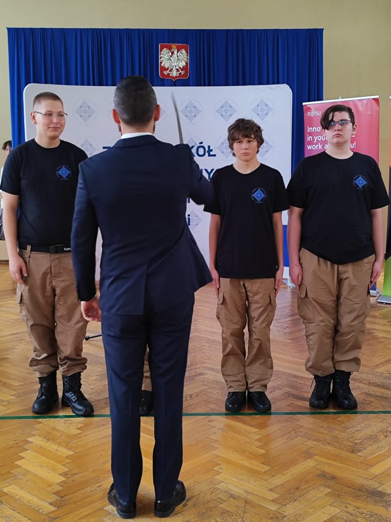 Uczniowie ZSP pasowani przez dyrektora szkoły