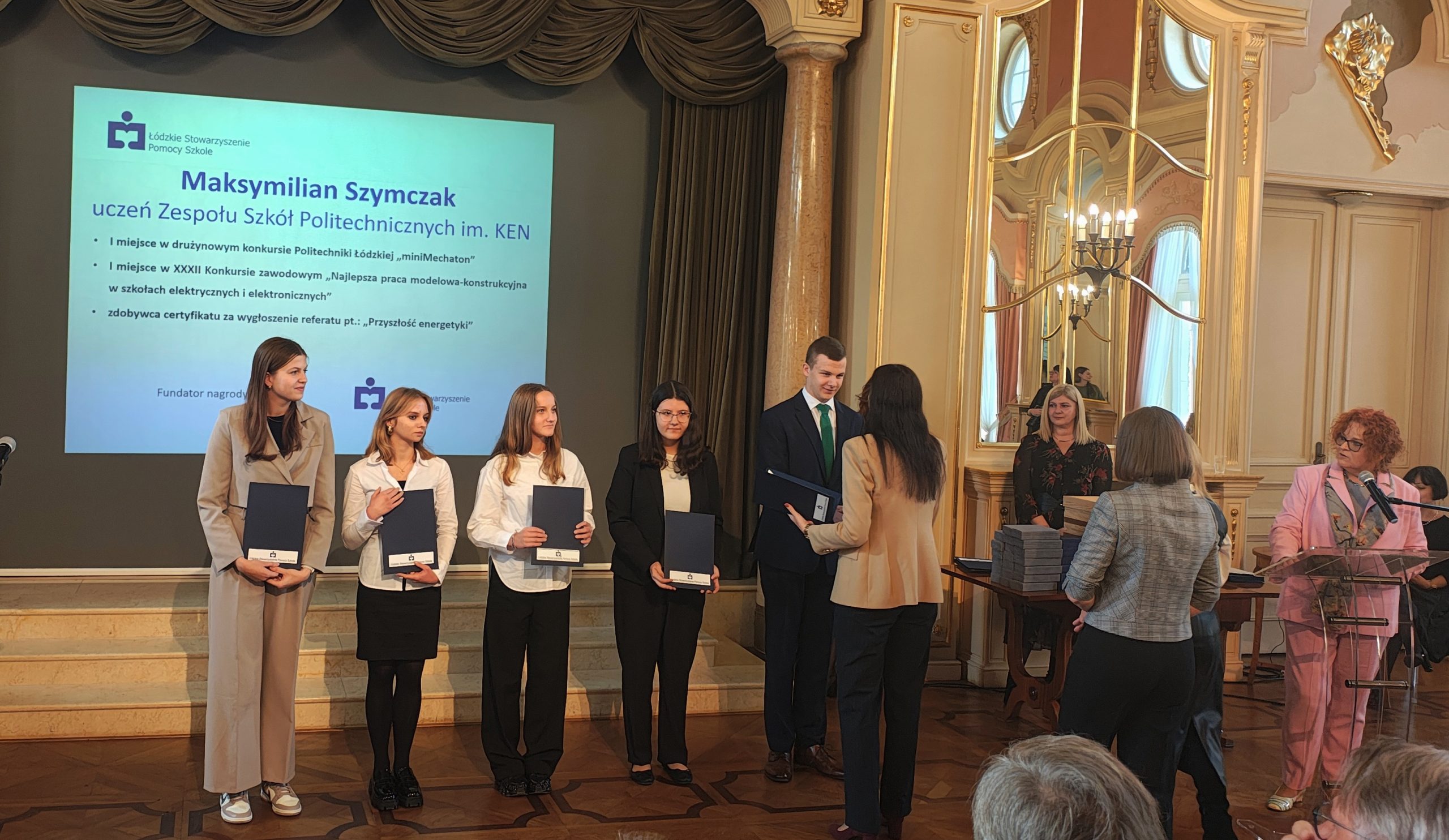 Nagrody i  stypendia Łódzkiego Stowarzyszenia Pomocy Szkole trafiły do naszej szkoły