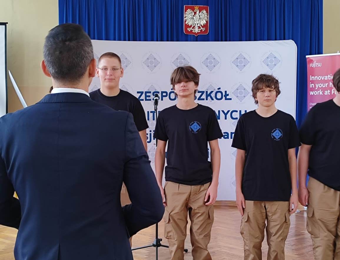 Uczniowie ZSP pasowani przez dyrektora szkoły