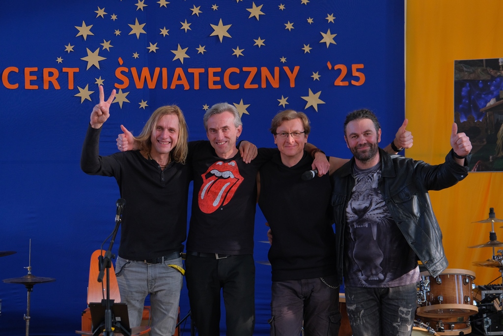 Koncert Świąteczny`25 w ZSP – zagrali dla nas Normalsi