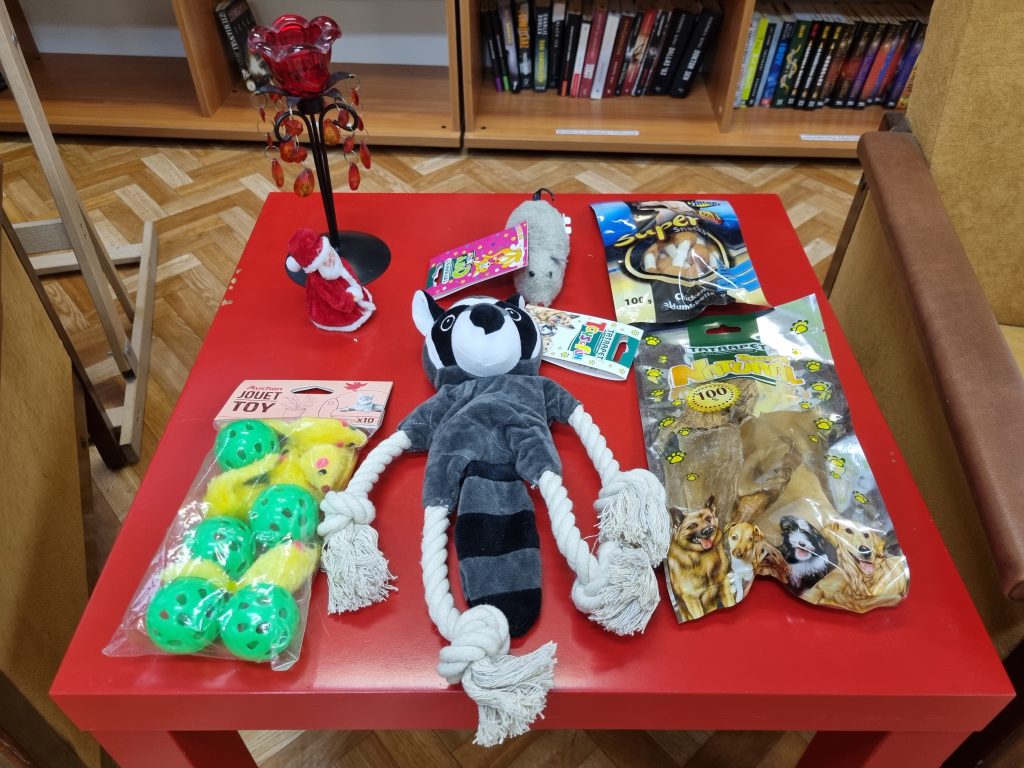 Zabawki i łakocie dla kota i psa