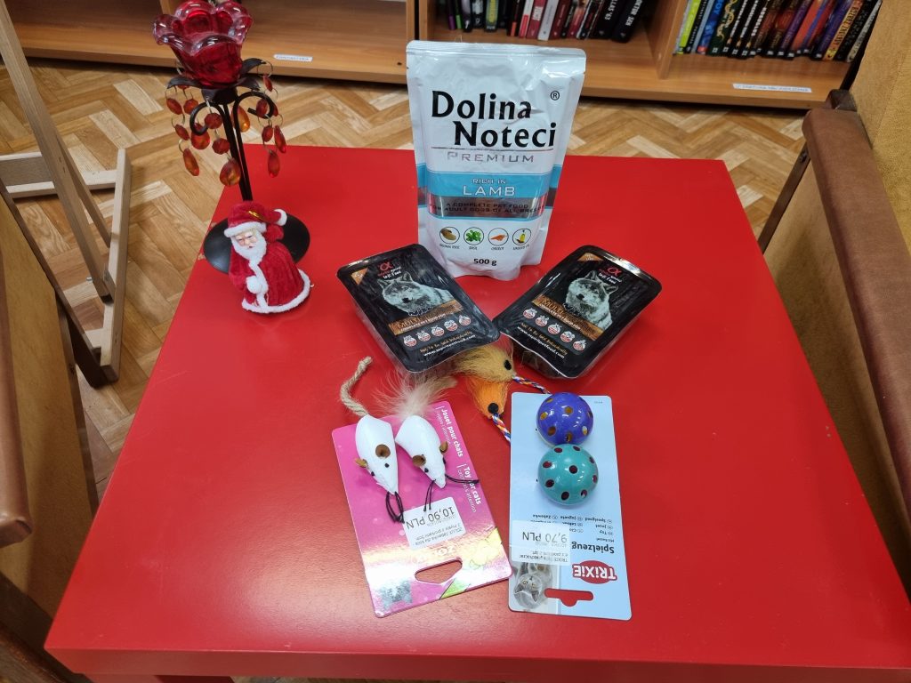 Zabawki dla kota i karma dla psa