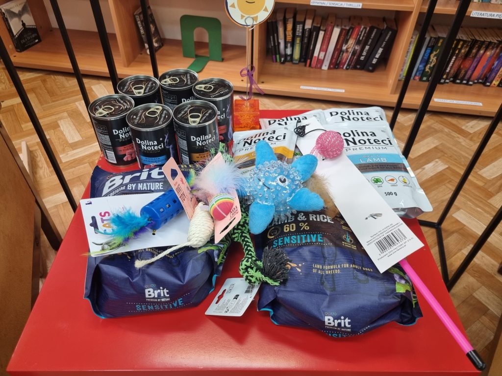puszki i zabawki dla kota, mokra i sucha kama dla psa