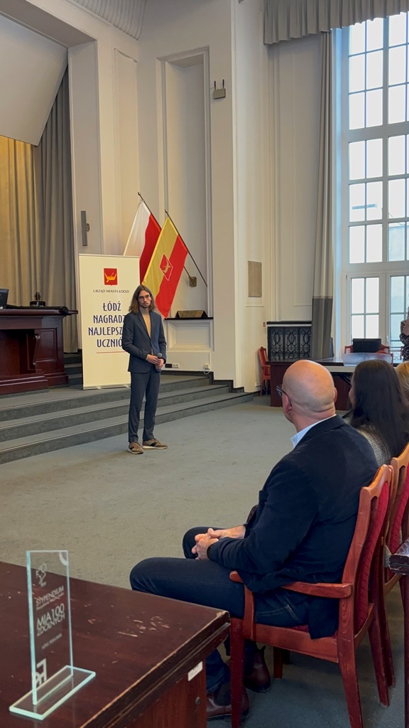 Patryk Ruzicki na rozdaniu stypendiów Mia100 Zdolnych