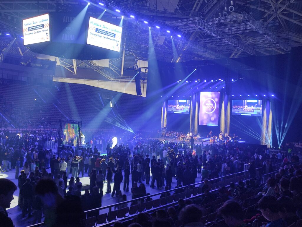 Arena Młodych - kadr z rekolekcji