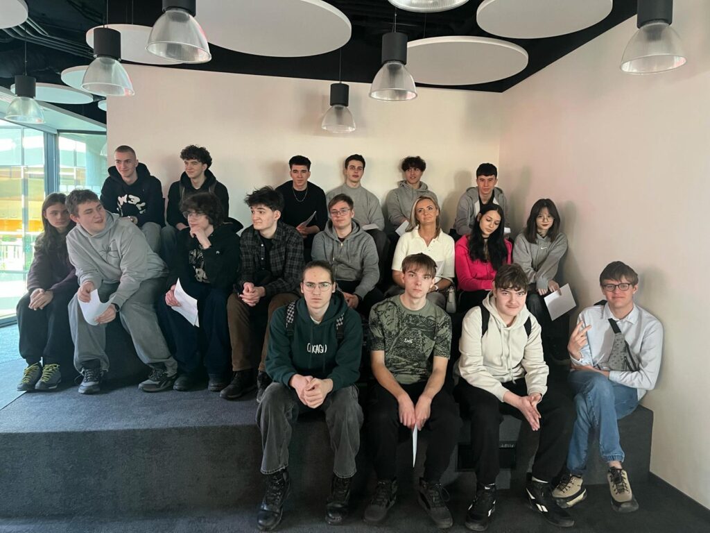 Uczniowie na wizycie w MBanku