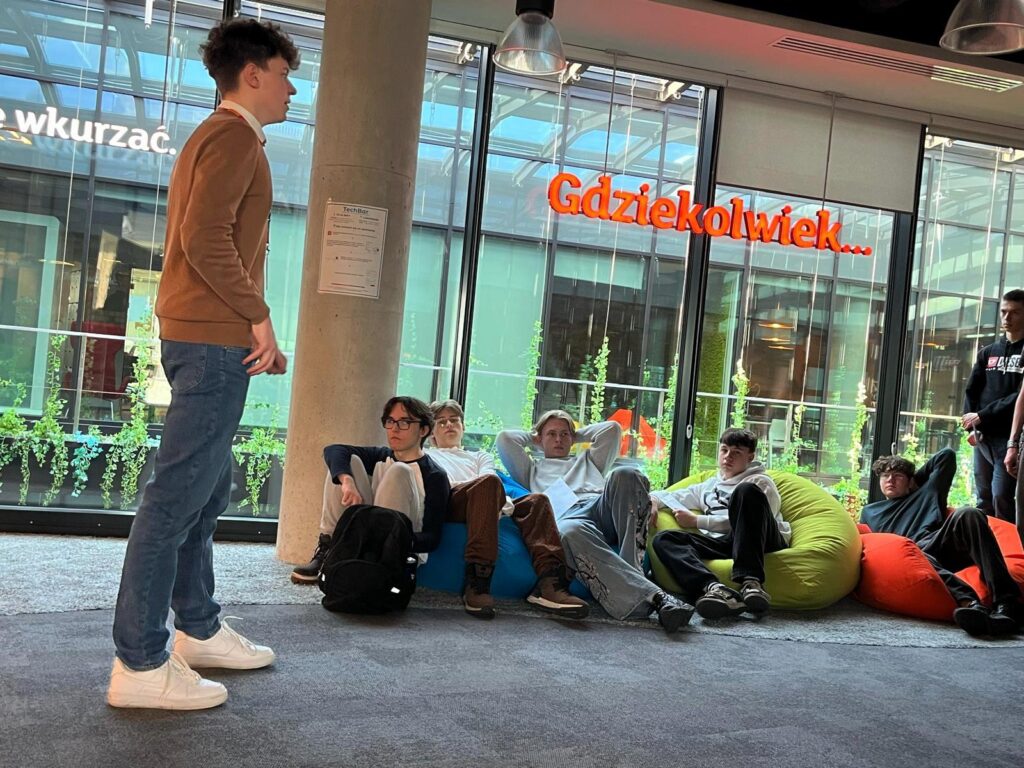 Uczniowie na warsztatach w MBanku