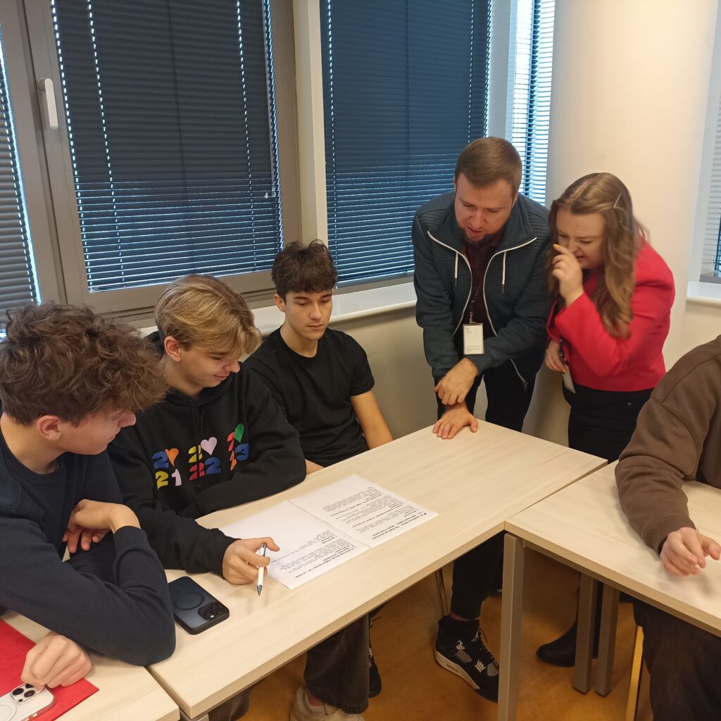 Uczniowie podczas warsztatów