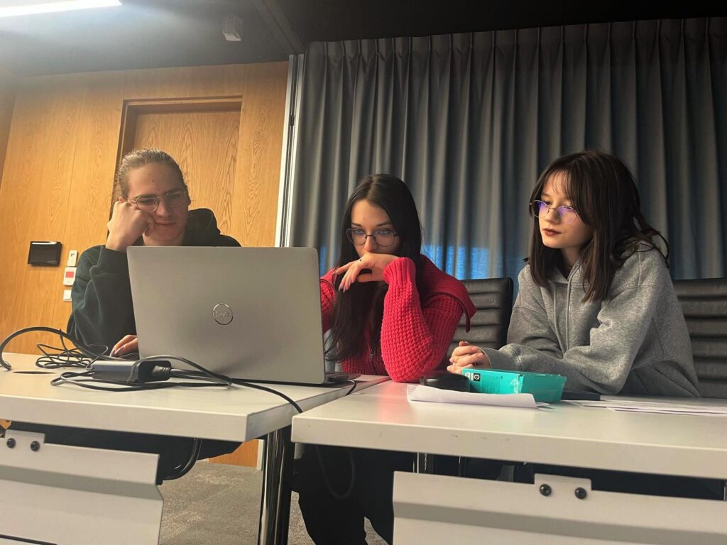 Uczniowie na warsztatach w MBanku