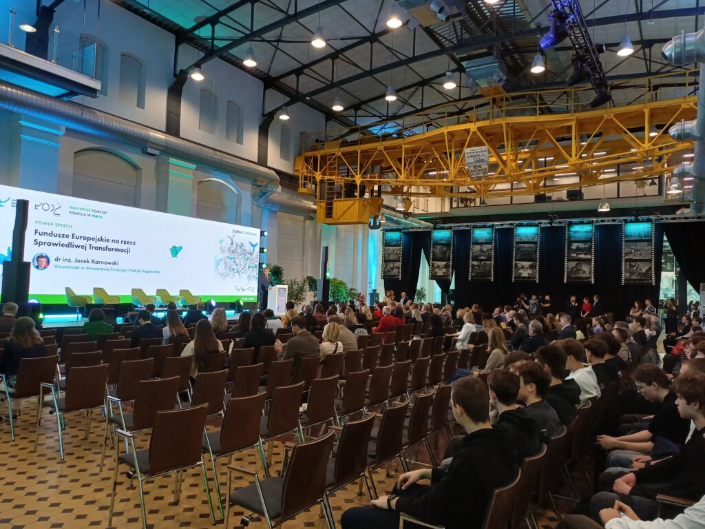 Konferencja energetyczna - uczestnicy na sali wykładowej