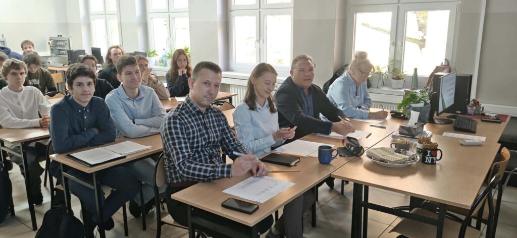 Uczestnicy konkursu „Transformacja energetyczna” wraz z Jury